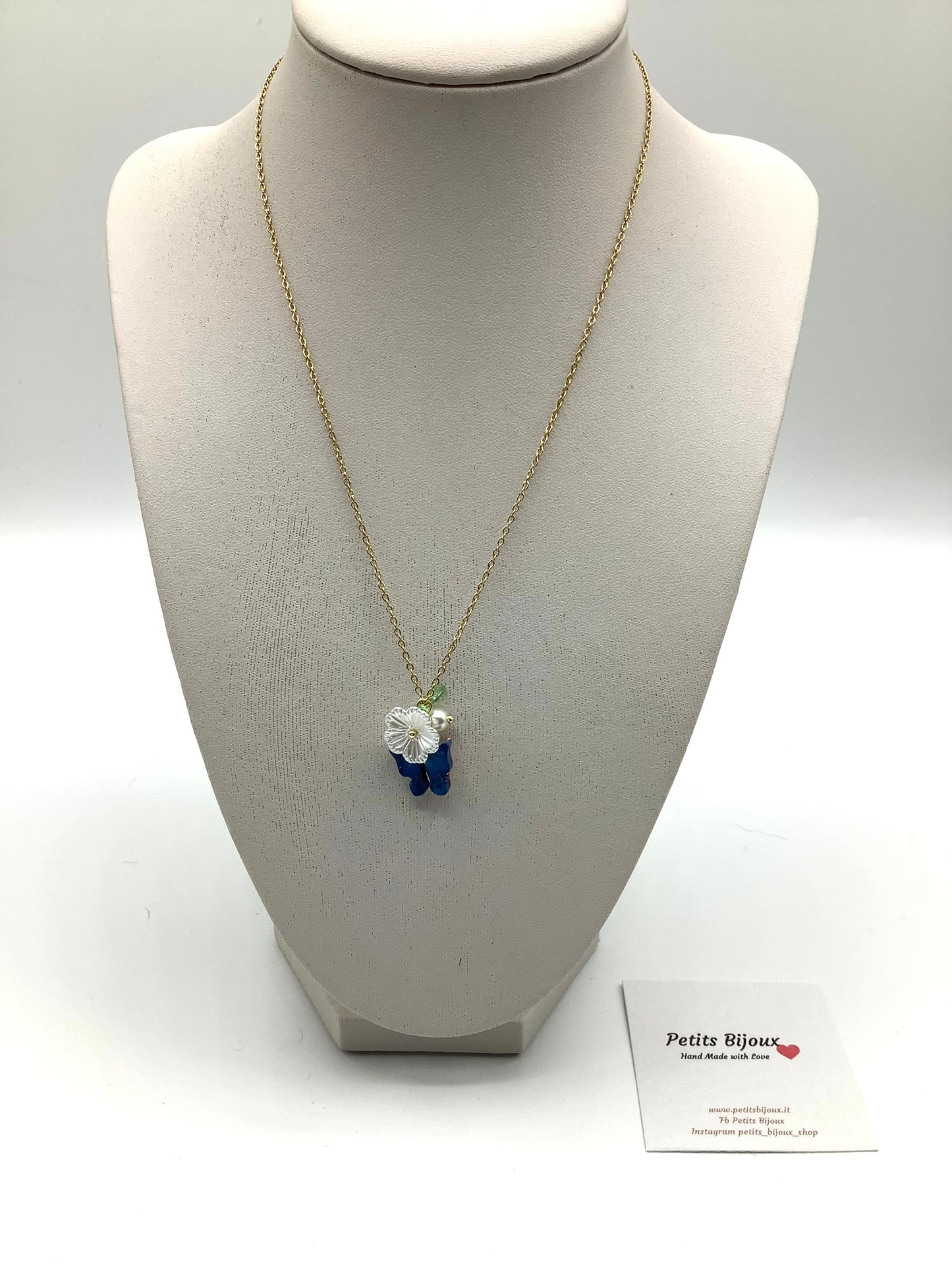 Collana con grappolo di charms