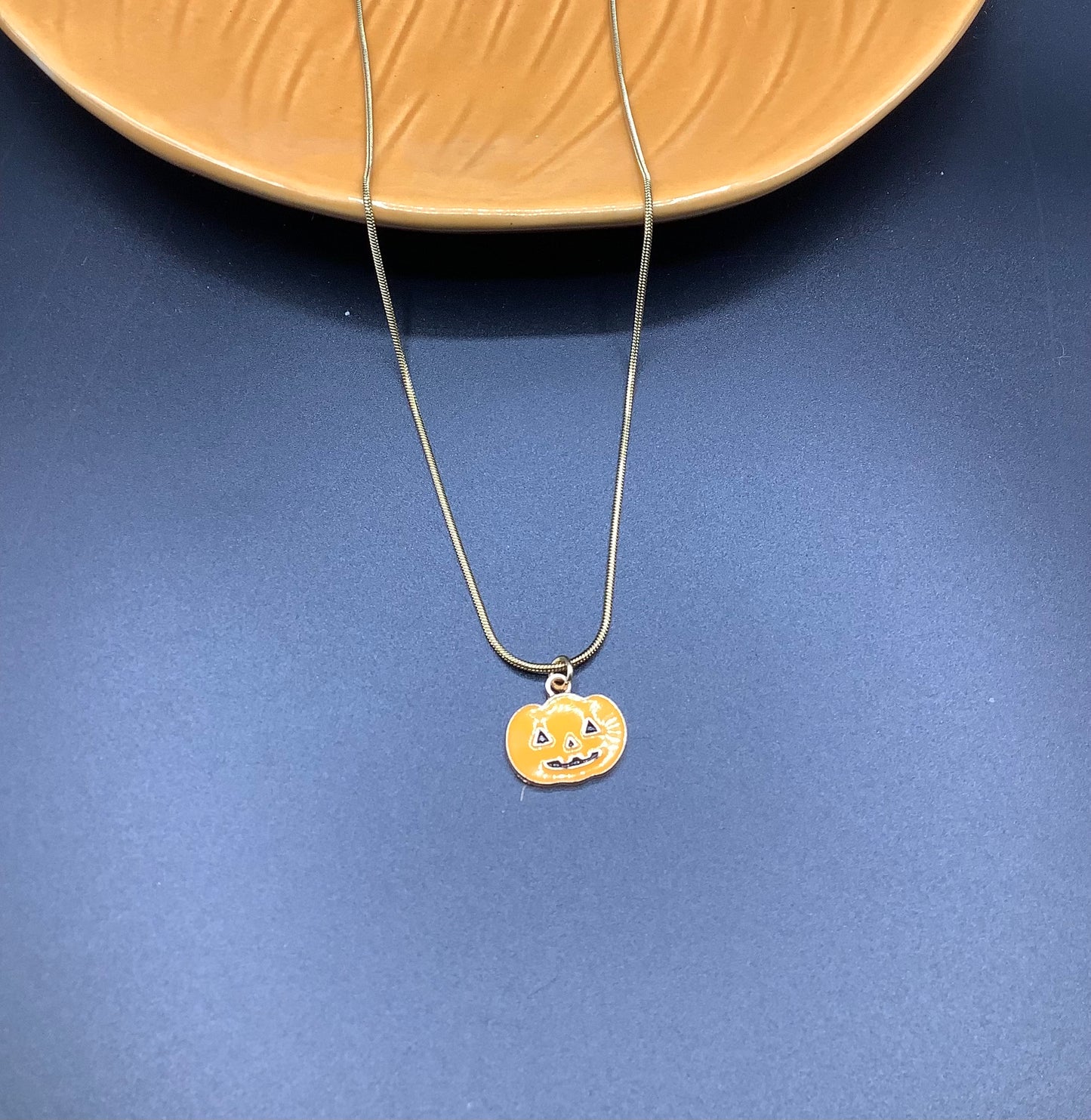 Collana con zucchetta sorridente