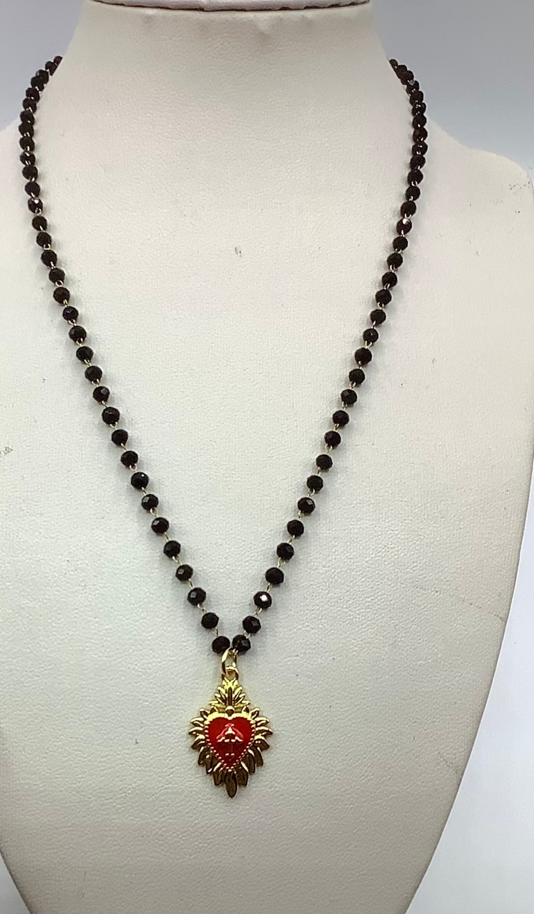 Collana di perline nere