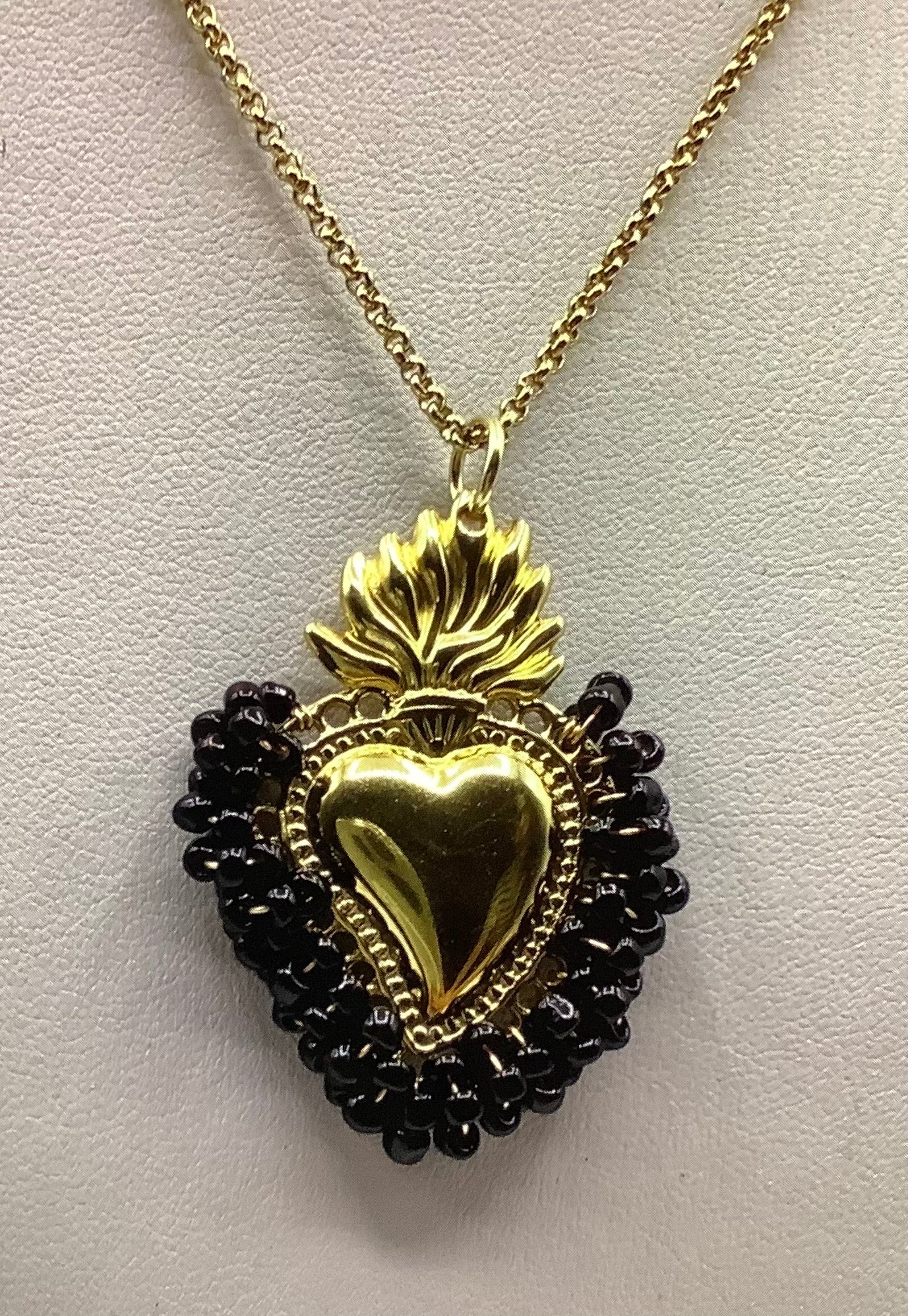 Collana lunga con cuore Sacro