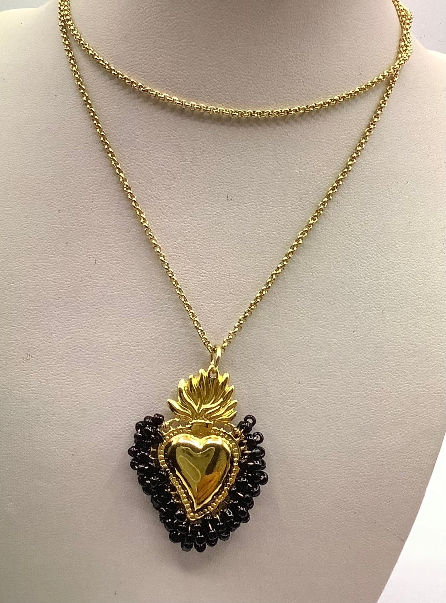 Collana lunga con cuore Sacro